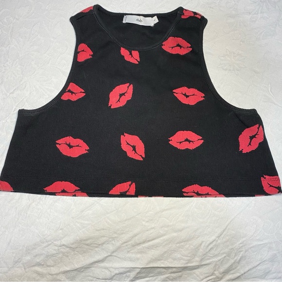 Kiss Lipstick Print Crop Top Tank High Neck Racerback Black Red Women’s Large L - Picture 1 of 6